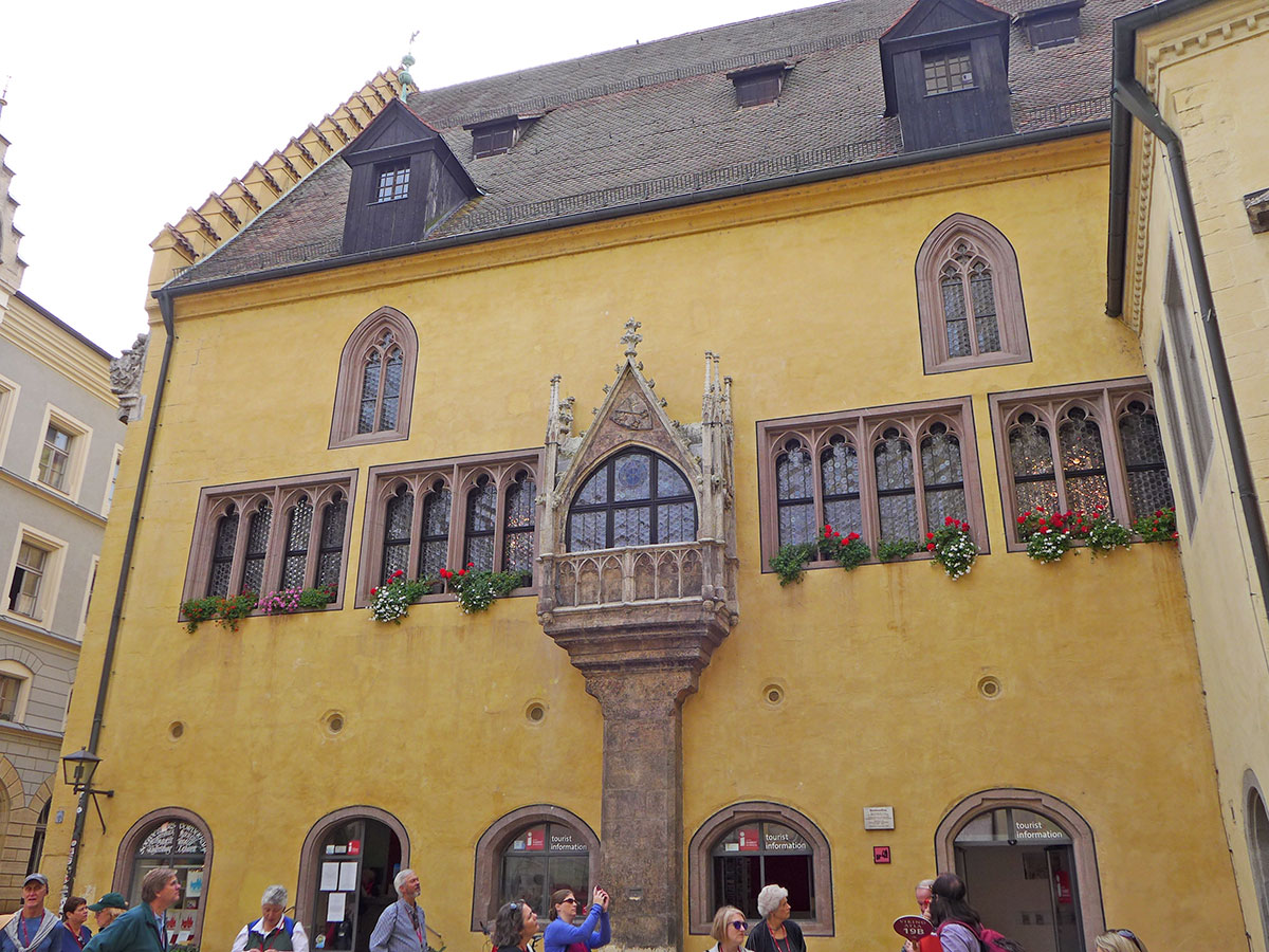 Rathaus Regensburg − gotische Fiale